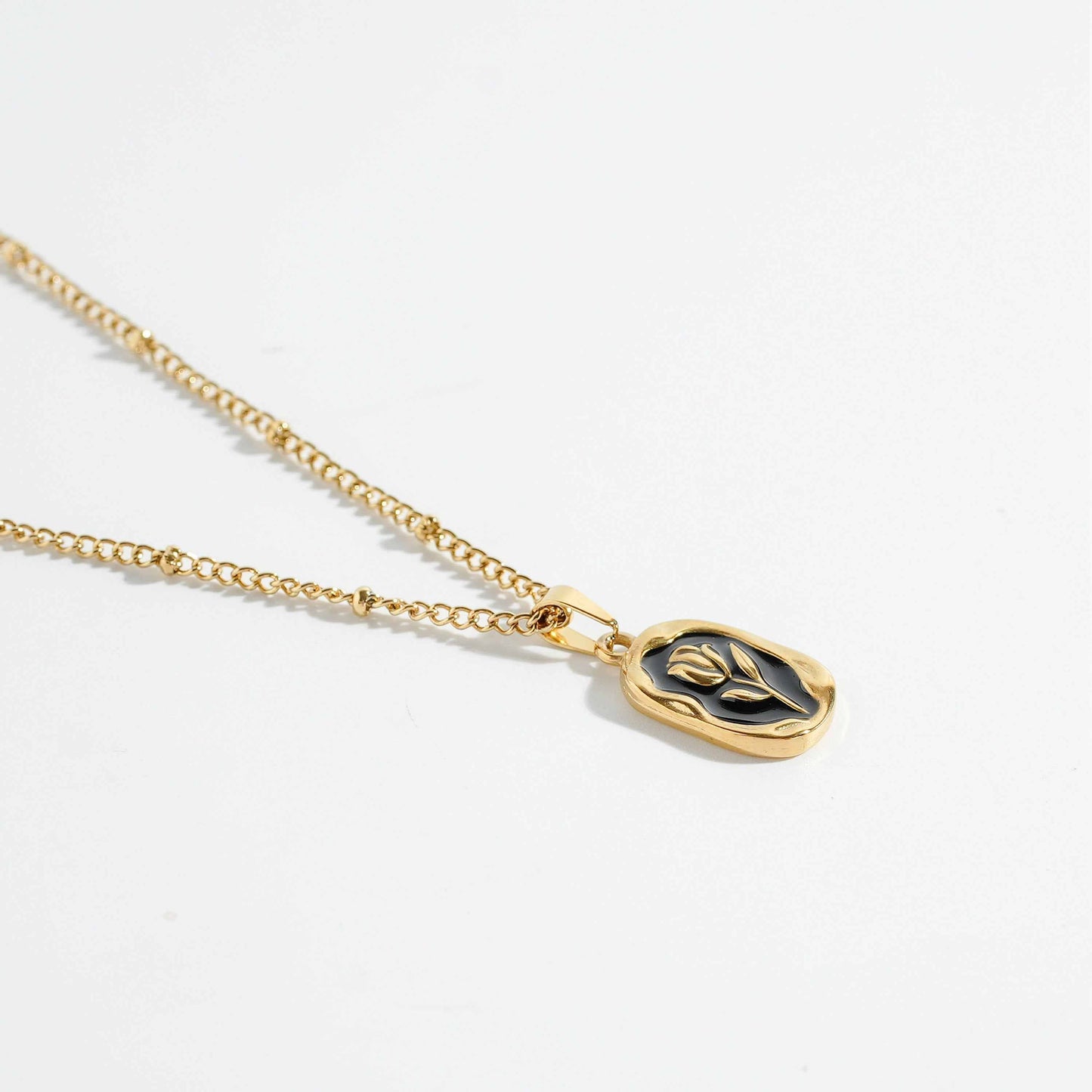 Tulip Gold Necklace – close-up detail of design | Magnus