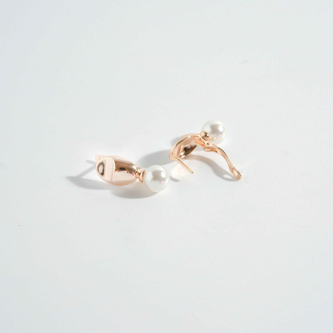 Beach Pearls Studs Earring – close-up detail of design | Magnus