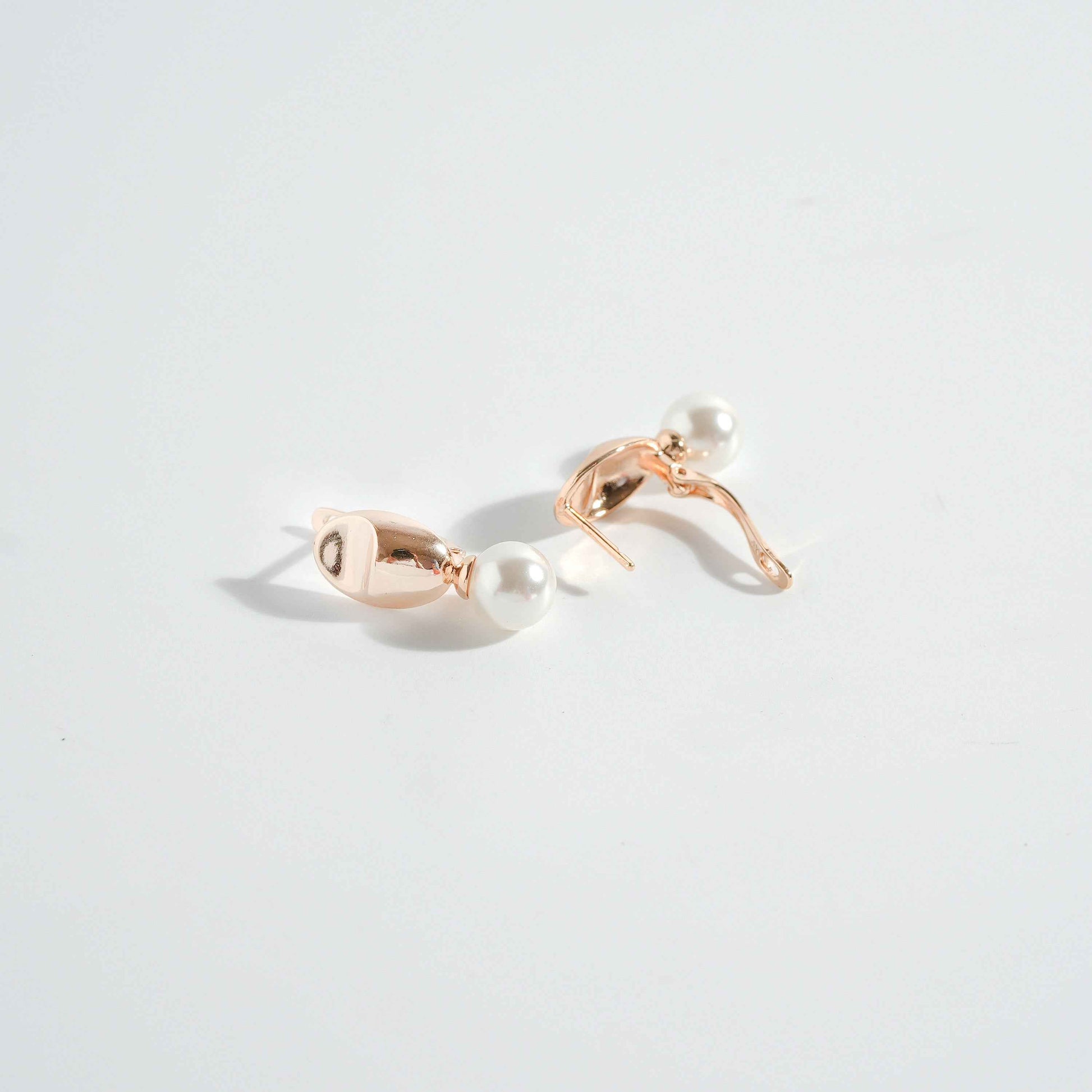 Beach Pearls Studs Earring