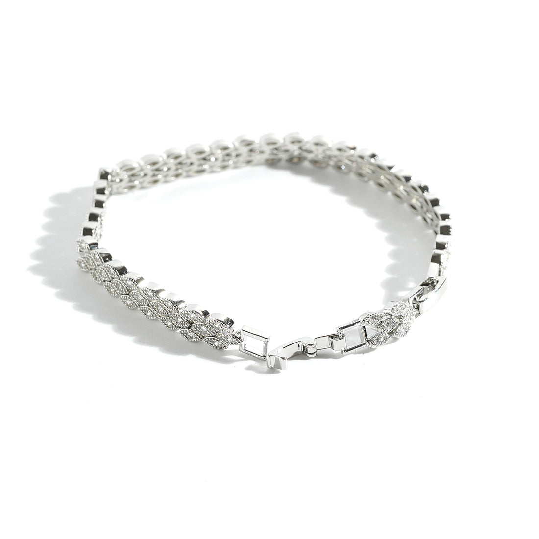 Bridesmaid Slvr Bracelet – close-up detail of design | Magnus