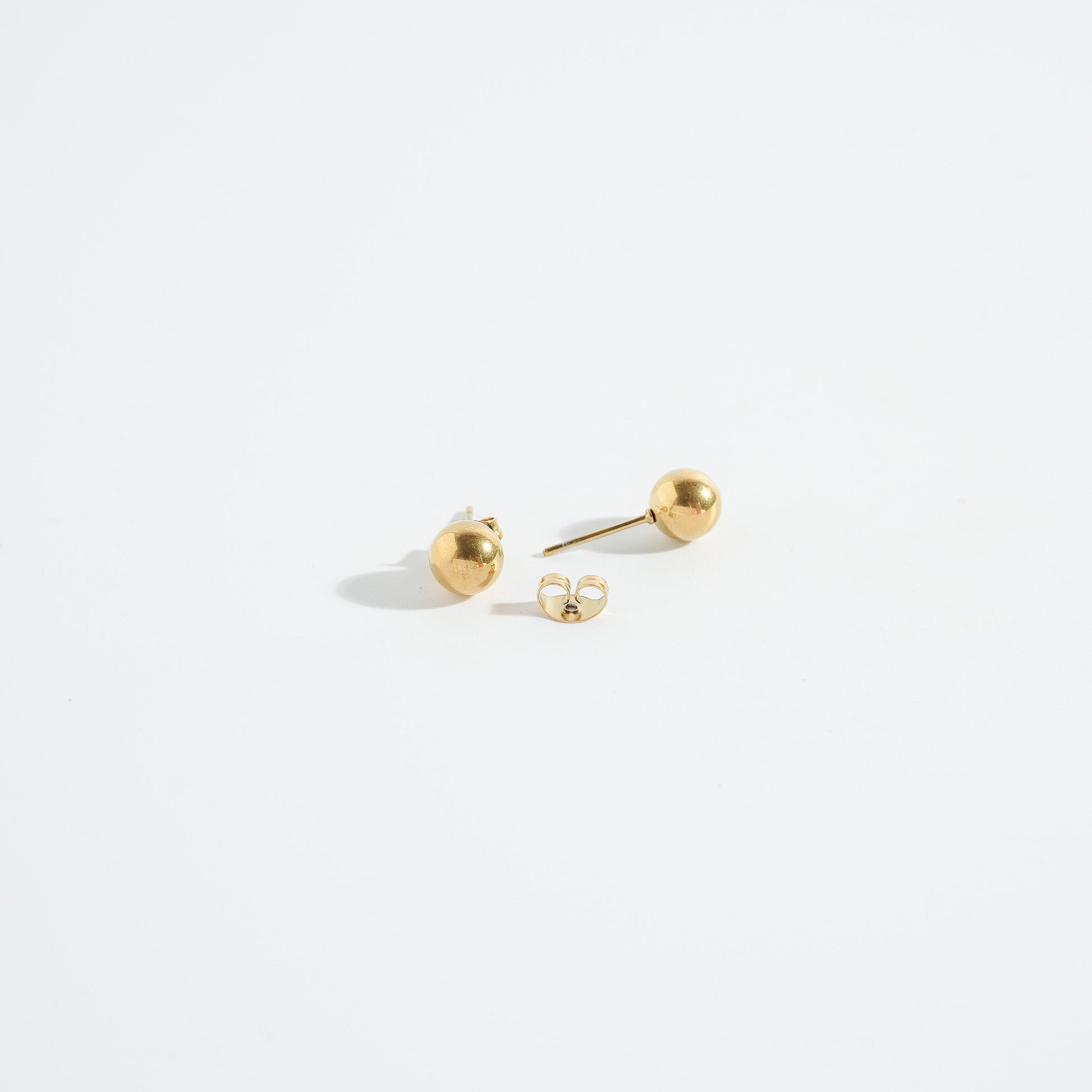 Casual Gold Studs Earring magnus