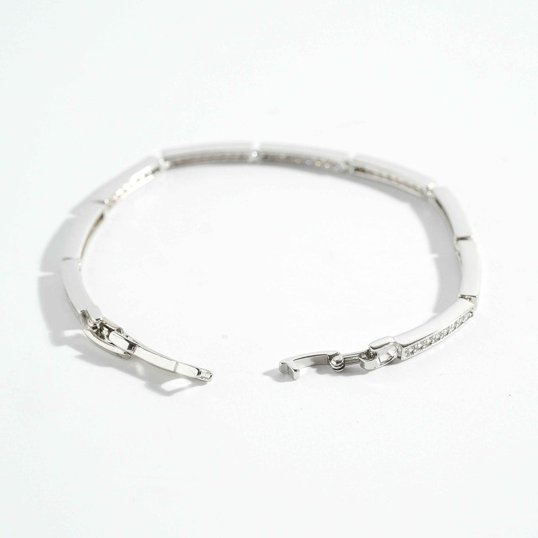 Diamond Lady Bracelet – close-up detail of design | Magnus