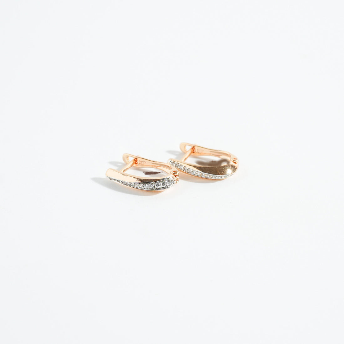 Magnus Dove Hoops elegant medium gold-tone hoop earrings everyday wear women Pakistan