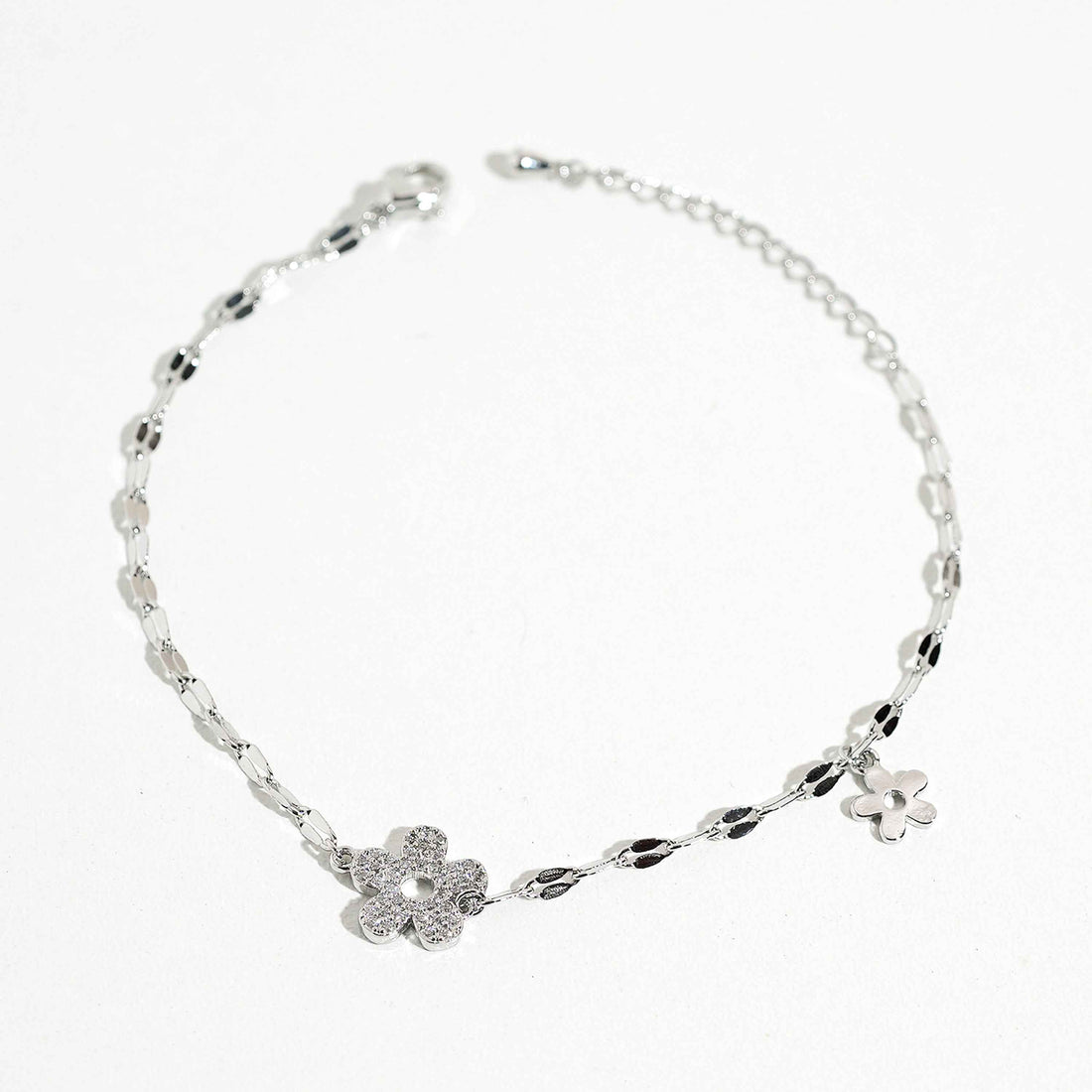 Flora Bliss Slvr Bracelet – close-up detail of design | Magnus