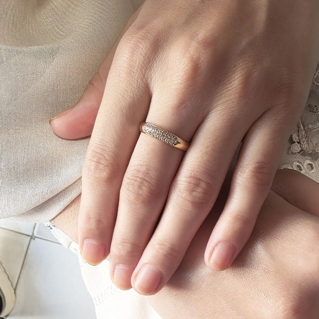 Half Eternity Ring – close-up detail of design | Magnus