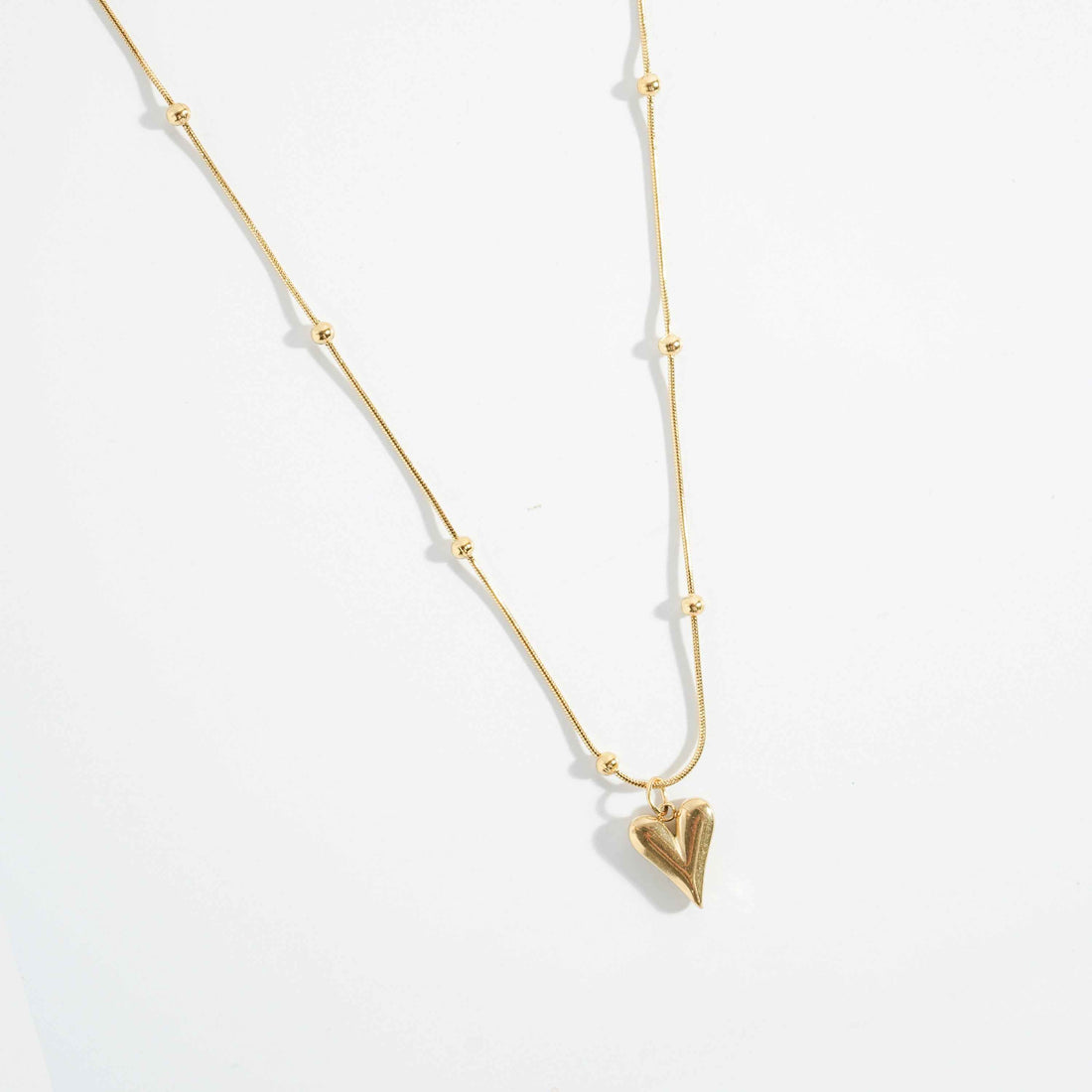 Pearl Heart Necklace – close-up detail of design | Magnus