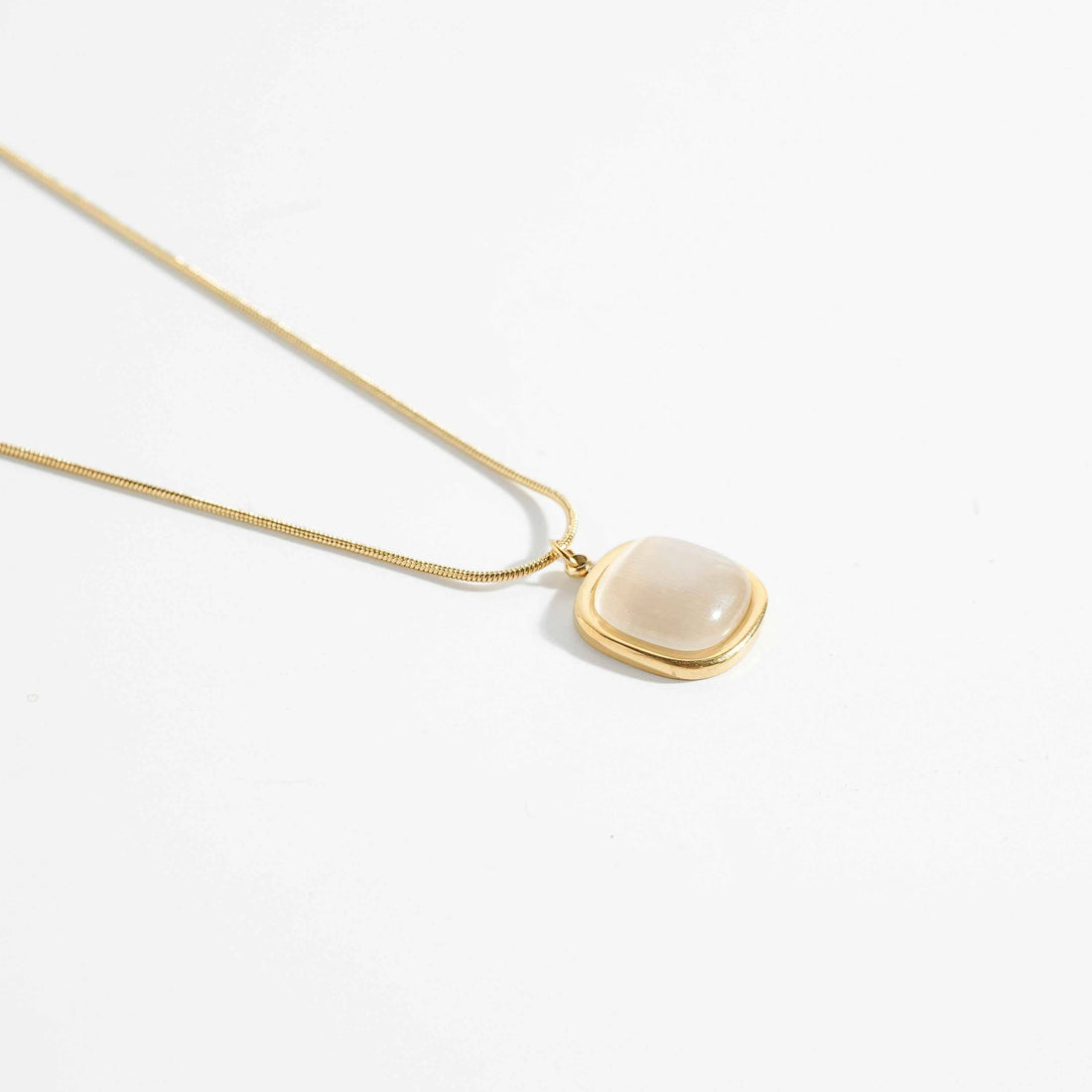 Roma Eve Necklace – close-up detail of design | Magnus