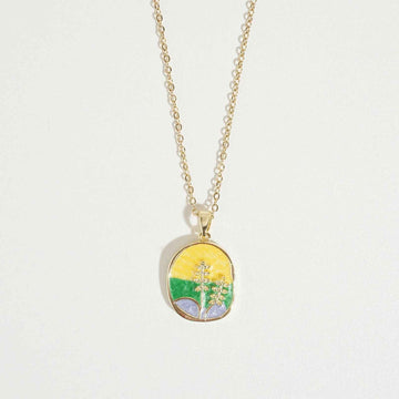 Trendy Pendant Necklace with floral enamel design for women, ideal fashion necklace and unique pendant design for all occasions.