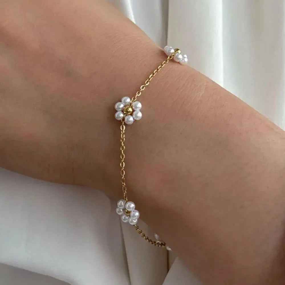 Daisy Pearls Bracelet