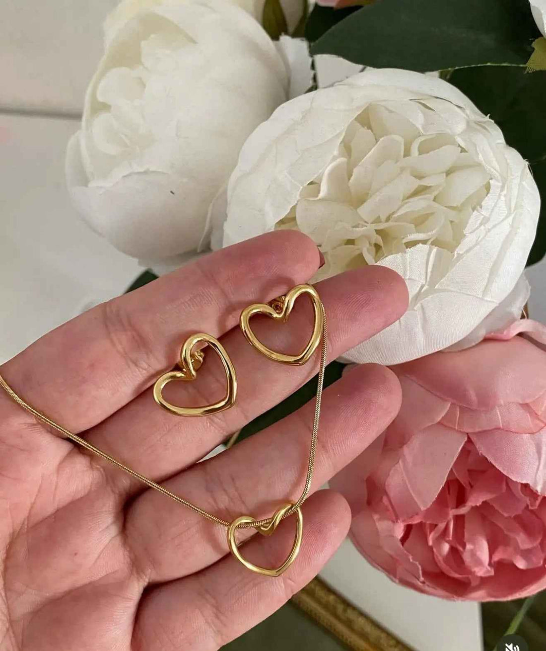 Sleek Heart Set – close-up detail of design | Magnus