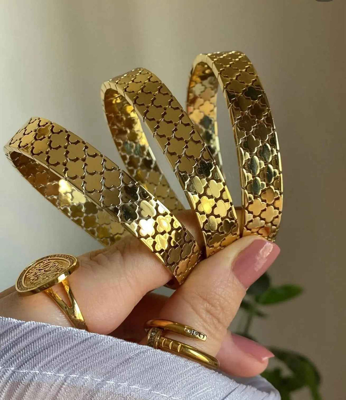 Gold Clover Bangle – close-up detail of design | Magnus