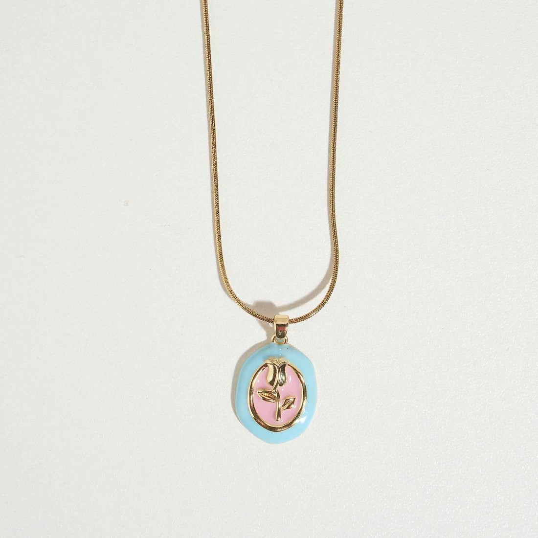 Tulip Carved Necklace – Floral tulip pendant necklace for women, gold-tone jewelry pendant with pastel enamel design. Delicate, trendy necklace for women’s fashion.