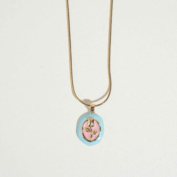 Tulip Carved Necklace – Floral tulip pendant necklace for women, gold-tone jewelry pendant with pastel enamel design. Delicate, trendy necklace for women’s fashion.