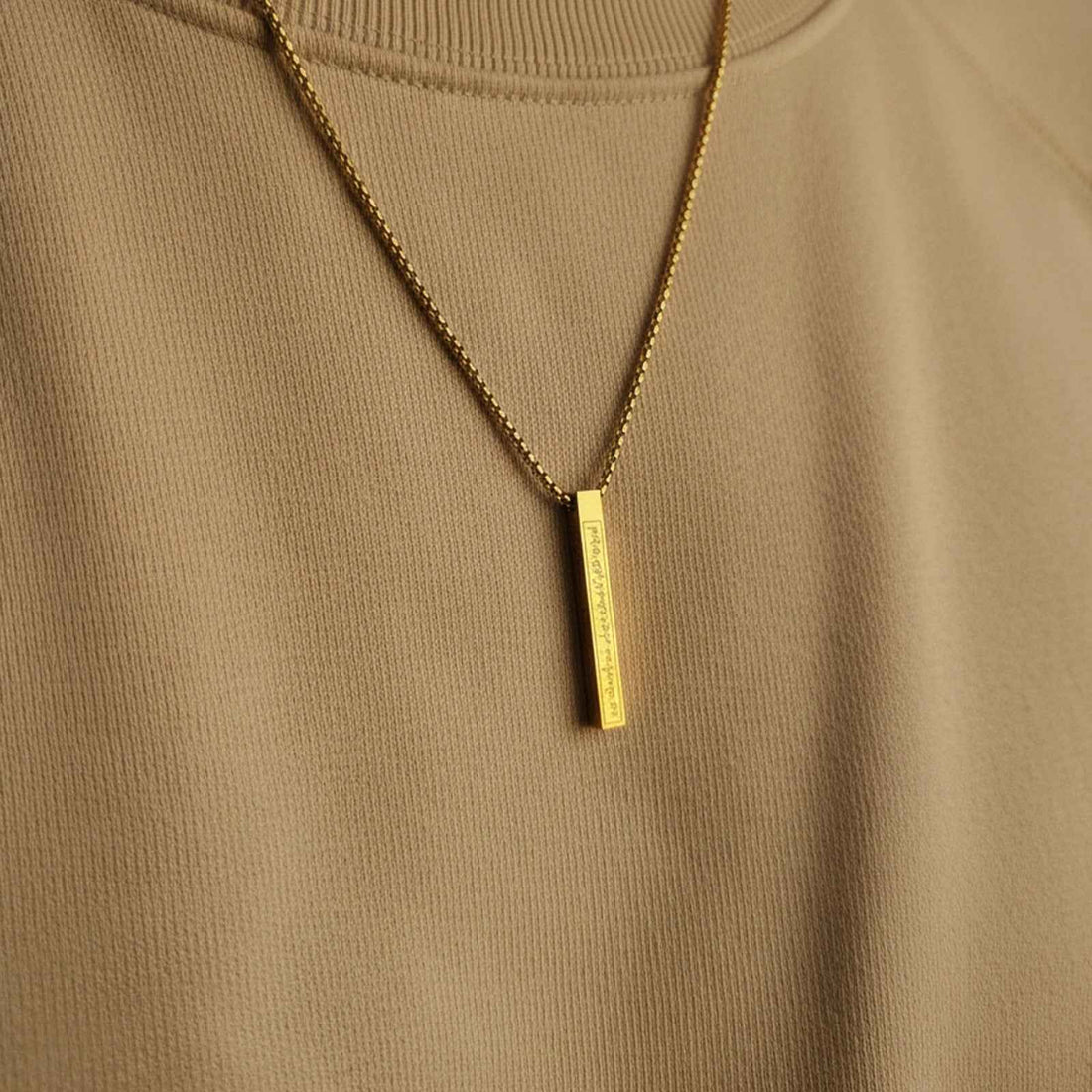 Verse Goldbar Necklace – close-up detail of design | Magnus