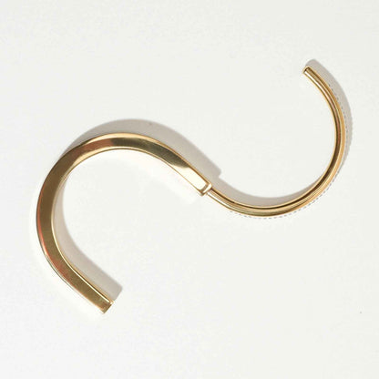 Grandeur Cufflock Bangle – close-up detail of design | Magnus