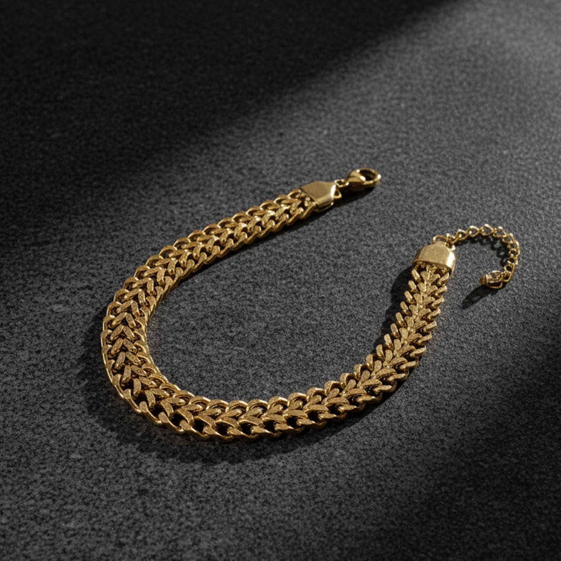 Woven Chain Bracelet – close-up detail of design | Magnus