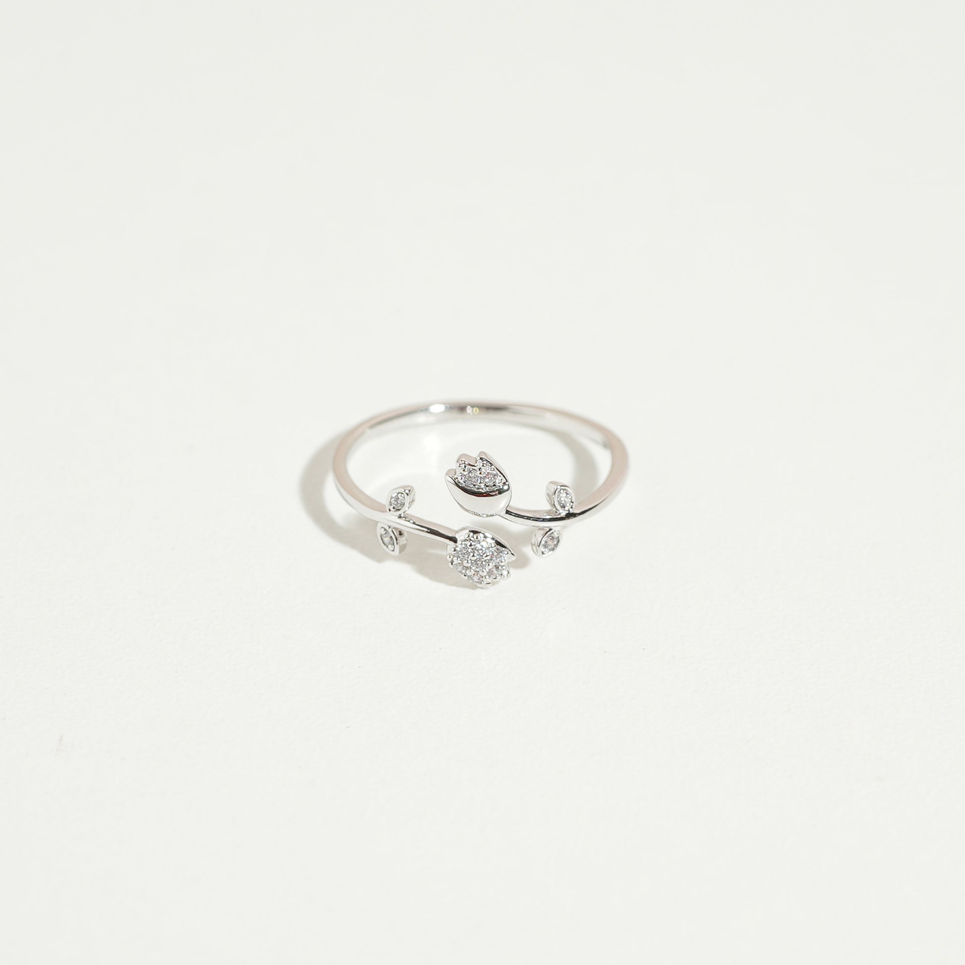 Florea Gimmel Ring – close-up detail of design | Magnus