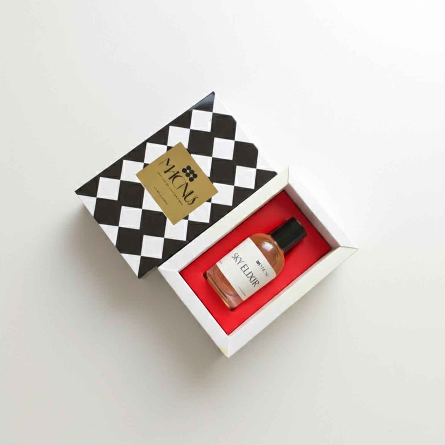 SKY ELIXIR – close-up detail of fragrance | Magnus